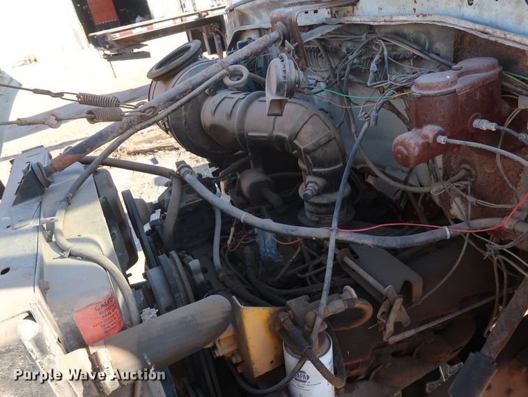 image for item GD9915 1983 Ford 8000 truck cab and chassis