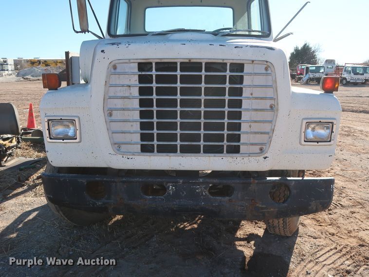 image for item GD9915 1983 Ford 8000 truck cab and chassis