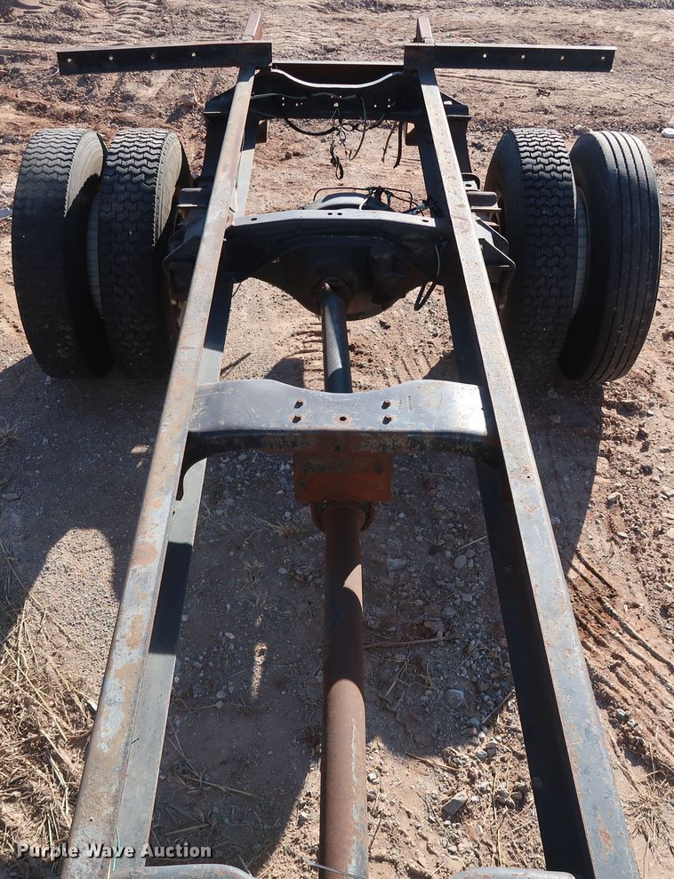 image for item GD9915 1983 Ford 8000 truck cab and chassis