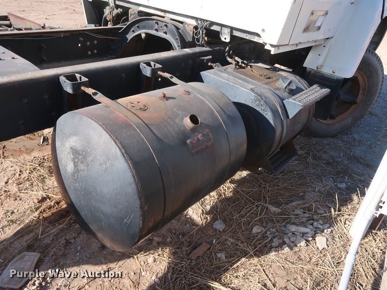 image for item GD9915 1983 Ford 8000 truck cab and chassis