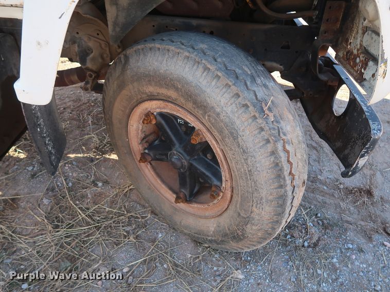 image for item GD9915 1983 Ford 8000 truck cab and chassis