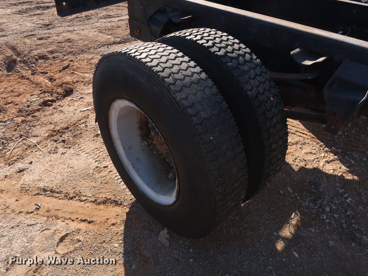 image for item GD9915 1983 Ford 8000 truck cab and chassis