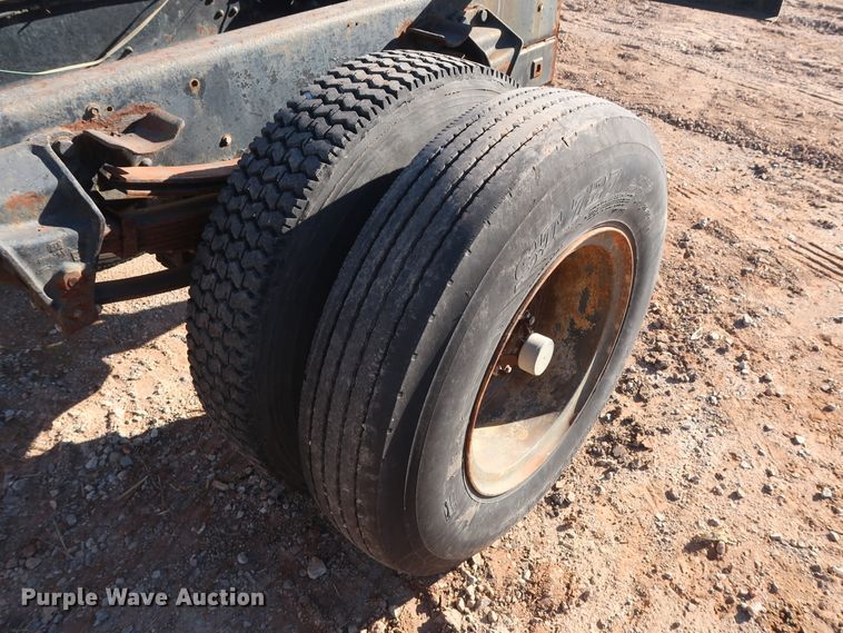 image for item GD9915 1983 Ford 8000 truck cab and chassis