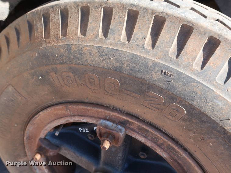 image for item GD9915 1983 Ford 8000 truck cab and chassis