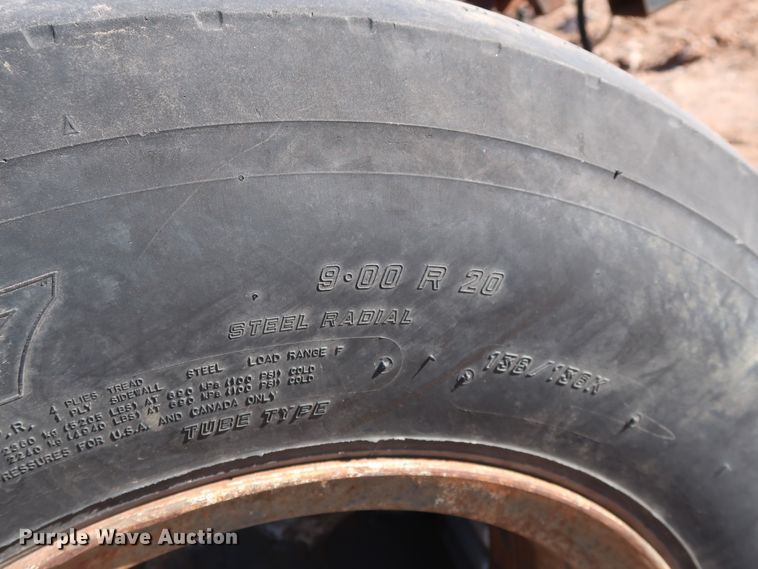 image for item GD9915 1983 Ford 8000 truck cab and chassis