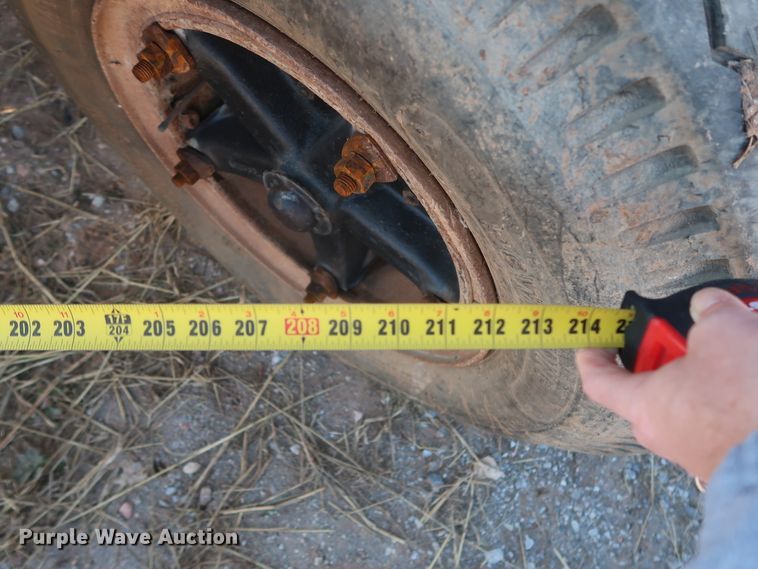 image for item GD9915 1983 Ford 8000 truck cab and chassis