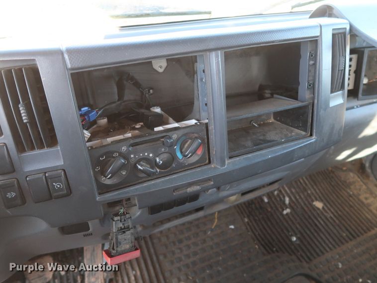 image for item GD9916 2008 GMC W4500 flatbed truck