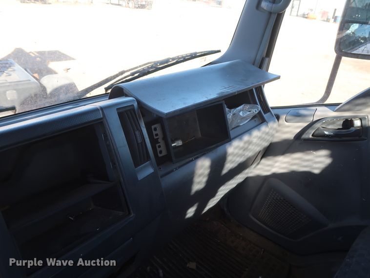 image for item GD9916 2008 GMC W4500 flatbed truck