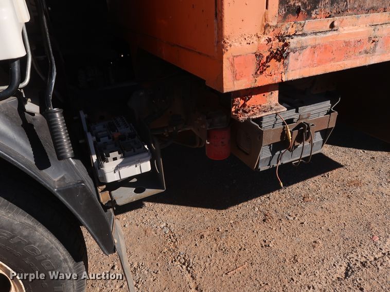 image for item GD9916 2008 GMC W4500 flatbed truck