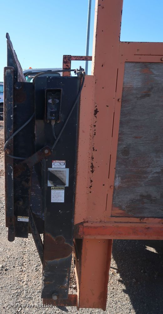 image for item GD9916 2008 GMC W4500 flatbed truck