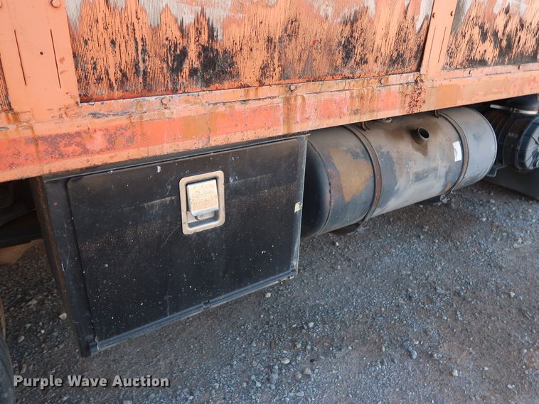 image for item GD9916 2008 GMC W4500 flatbed truck