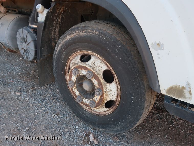 image for item GD9916 2008 GMC W4500 flatbed truck