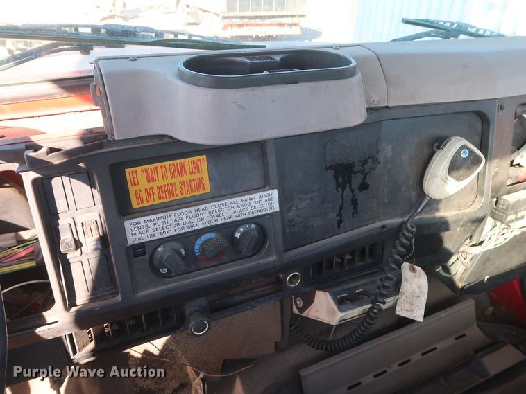 image for item GD9917 2002 International 4700 truck cab and chassis