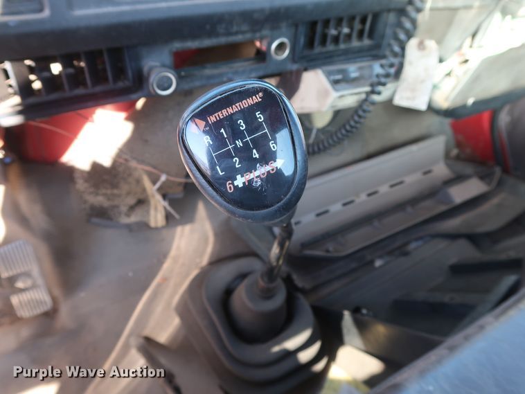 image for item GD9917 2002 International 4700 truck cab and chassis