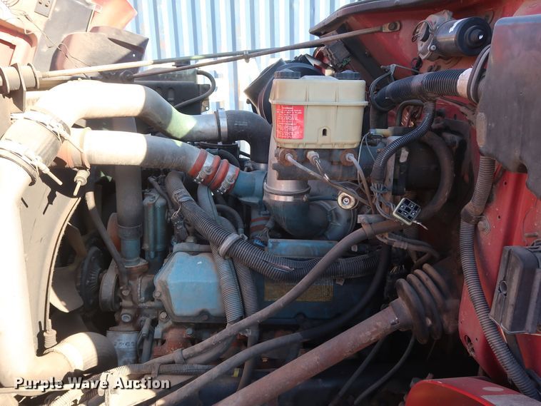 image for item GD9917 2002 International 4700 truck cab and chassis