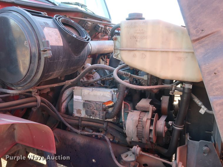 image for item GD9917 2002 International 4700 truck cab and chassis