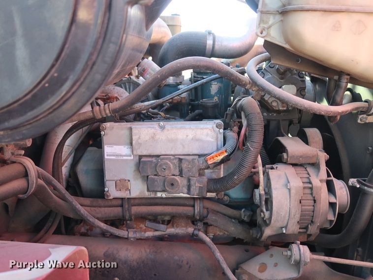 image for item GD9917 2002 International 4700 truck cab and chassis