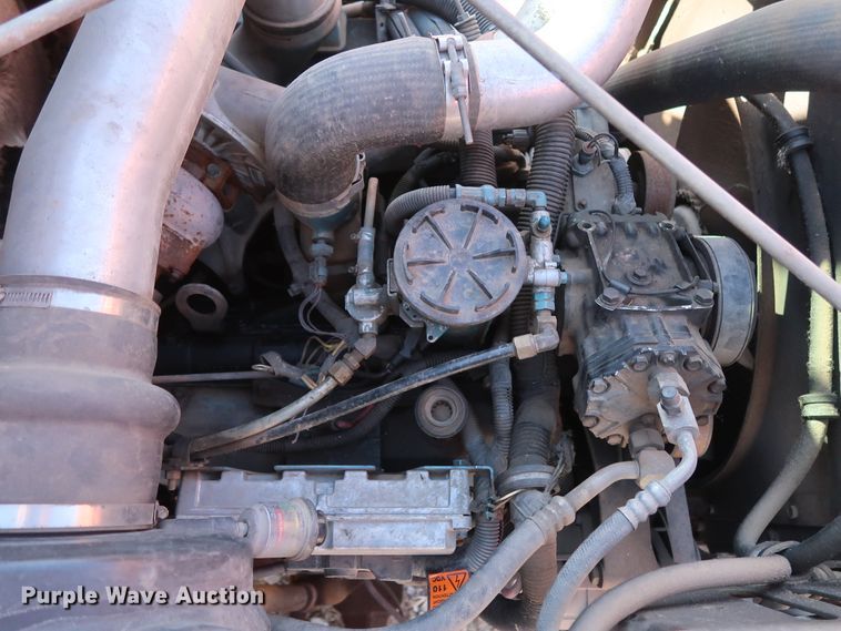 image for item GD9917 2002 International 4700 truck cab and chassis