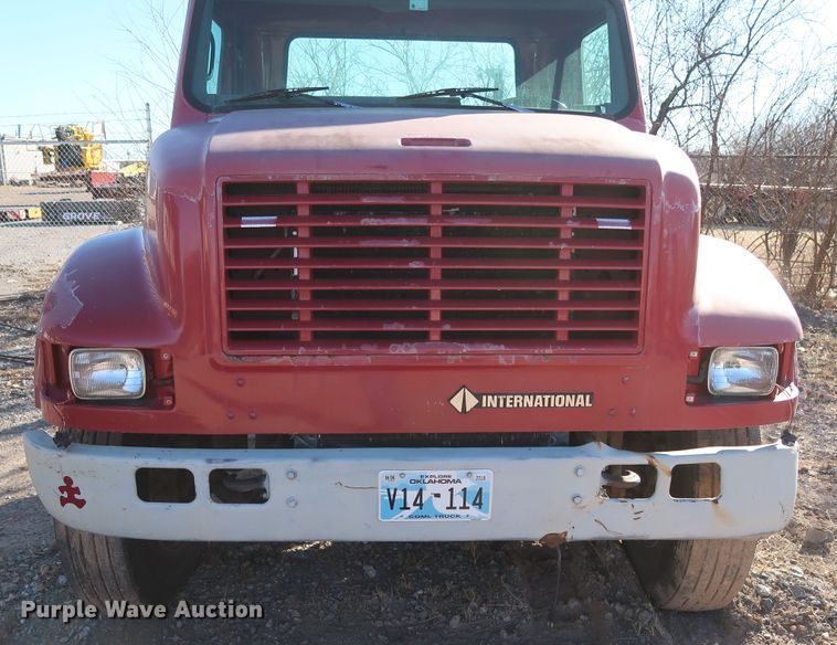 image for item GD9917 2002 International 4700 truck cab and chassis