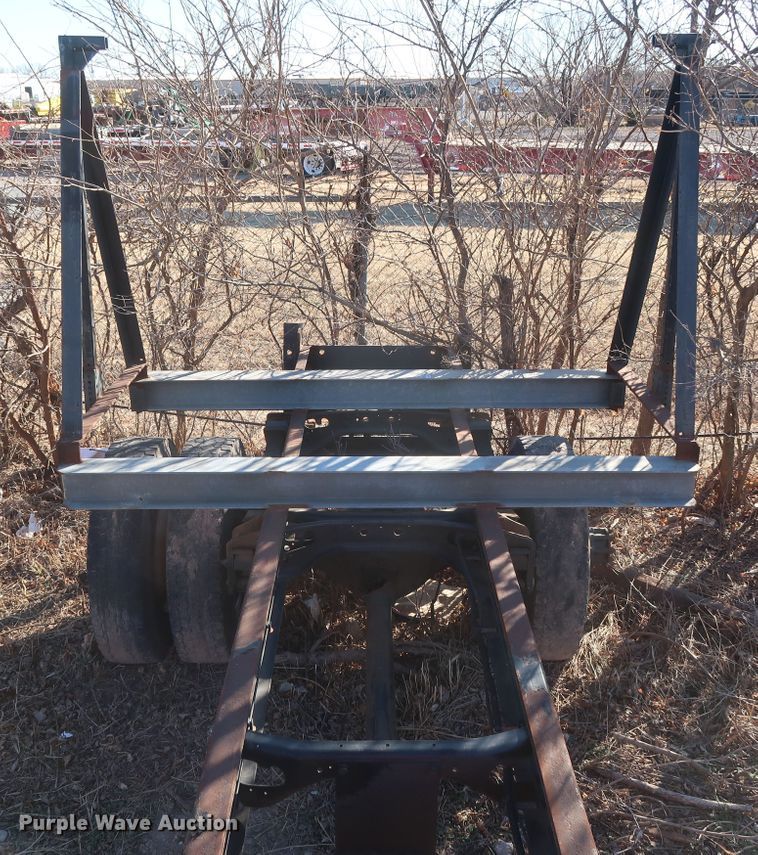 image for item GD9917 2002 International 4700 truck cab and chassis