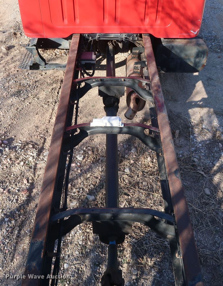 image for item GD9917 2002 International 4700 truck cab and chassis