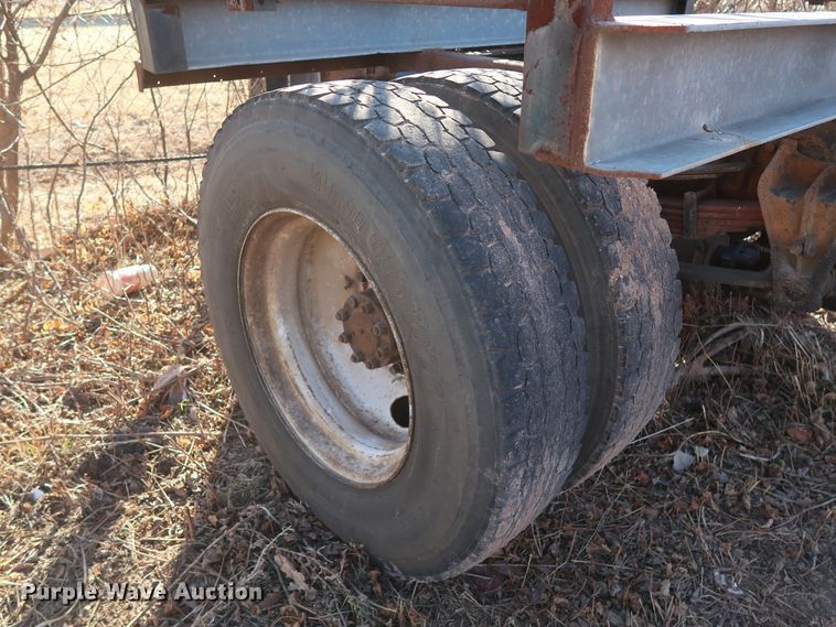 image for item GD9917 2002 International 4700 truck cab and chassis