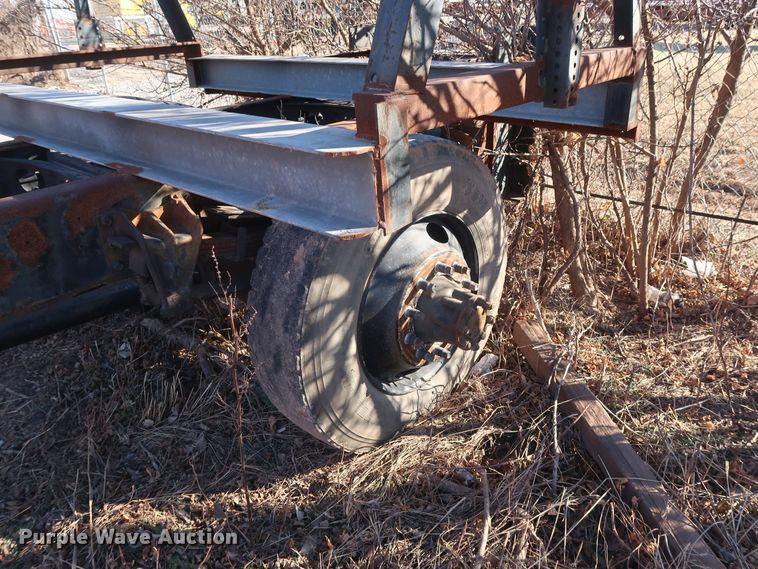 image for item GD9917 2002 International 4700 truck cab and chassis