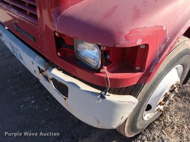 image for item GD9917 2002 International 4700 truck cab and chassis