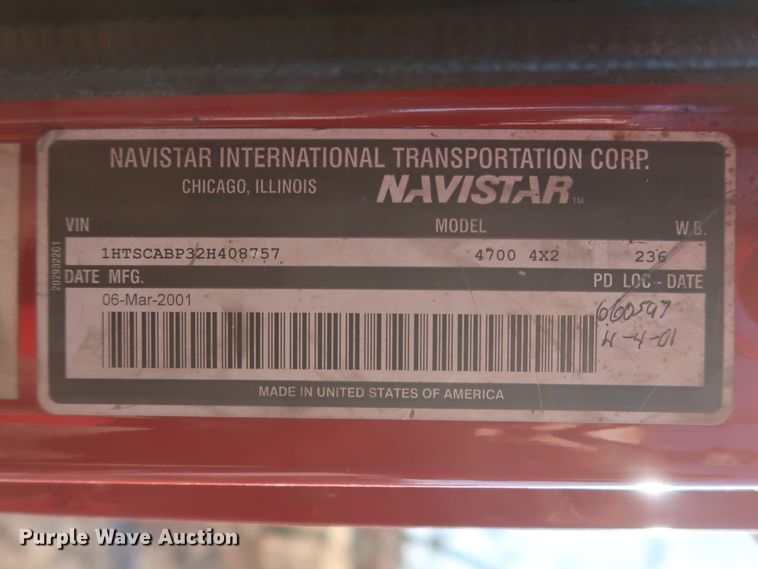 image for item GD9917 2002 International 4700 truck cab and chassis