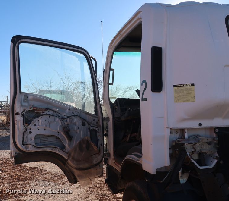 image for item GD9918 2008 GMC W4500 truck cab and chassis