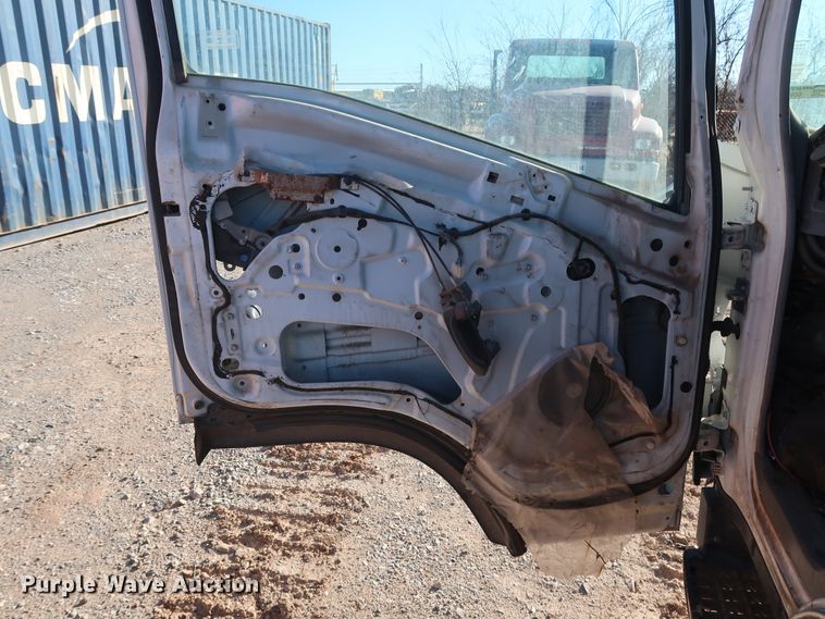 image for item GD9918 2008 GMC W4500 truck cab and chassis