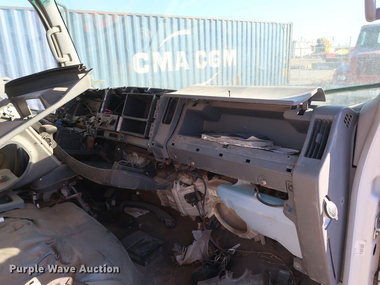 image for item GD9918 2008 GMC W4500 truck cab and chassis