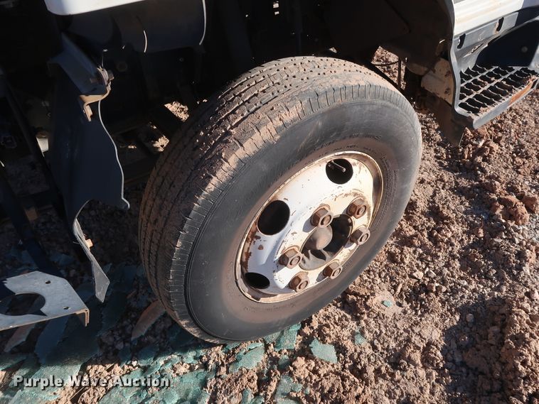 image for item GD9918 2008 GMC W4500 truck cab and chassis