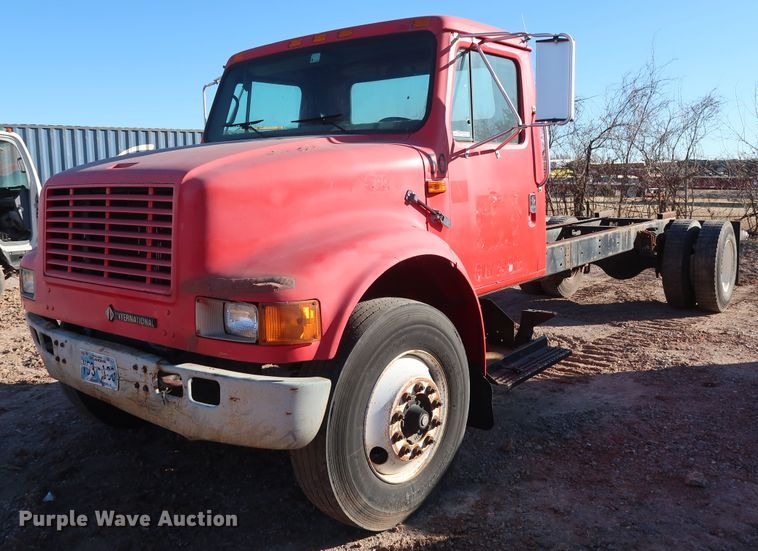 image for item GD9920 1996 International 4700 truck cab and chassis