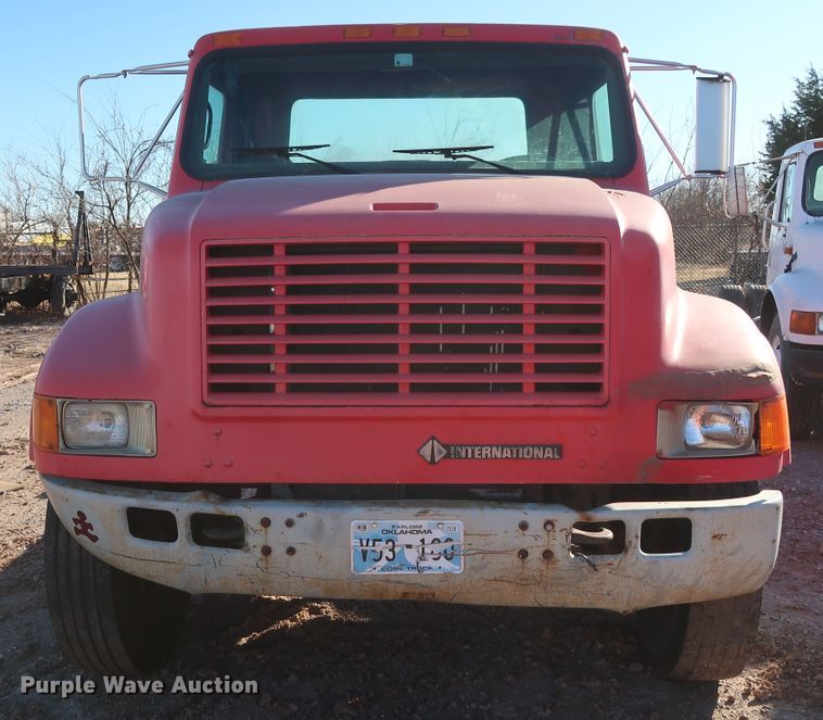 image for item GD9920 1996 International 4700 truck cab and chassis