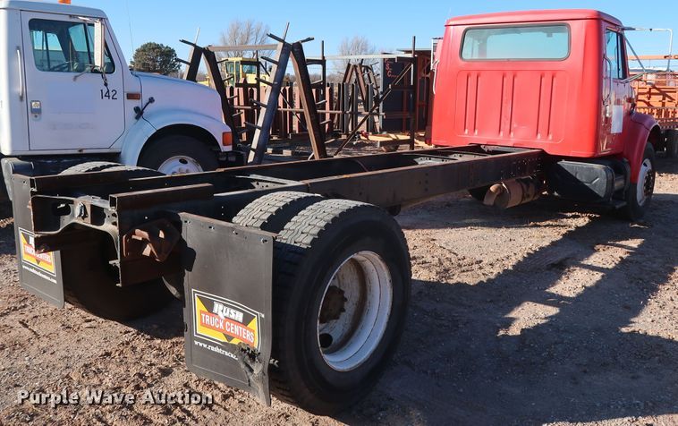 image for item GD9920 1996 International 4700 truck cab and chassis