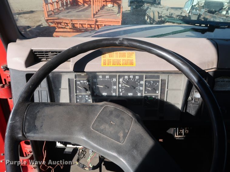 image for item GD9920 1996 International 4700 truck cab and chassis