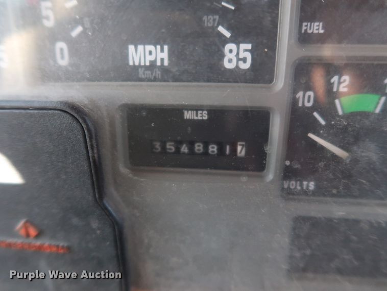 image for item GD9920 1996 International 4700 truck cab and chassis