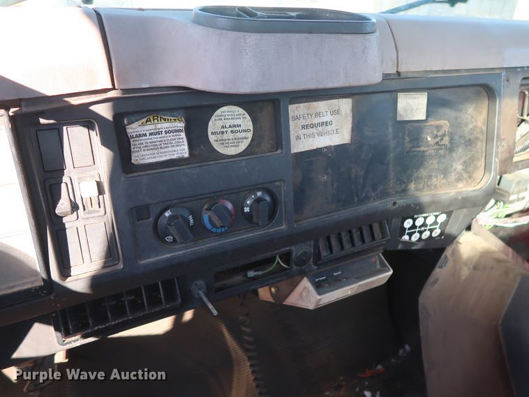 image for item GD9920 1996 International 4700 truck cab and chassis