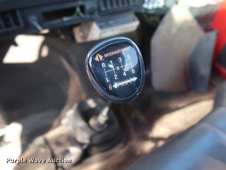 image for item GD9920 1996 International 4700 truck cab and chassis