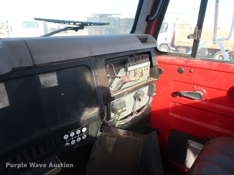 image for item GD9920 1996 International 4700 truck cab and chassis