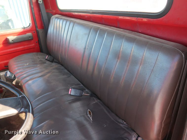 image for item GD9920 1996 International 4700 truck cab and chassis