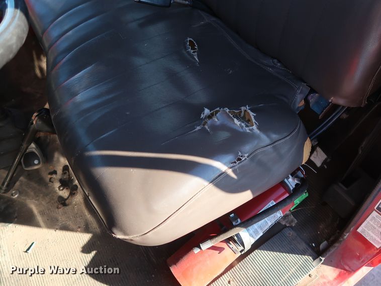 image for item GD9920 1996 International 4700 truck cab and chassis