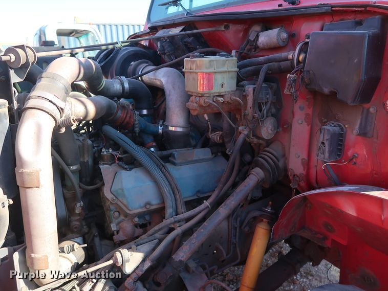 image for item GD9920 1996 International 4700 truck cab and chassis