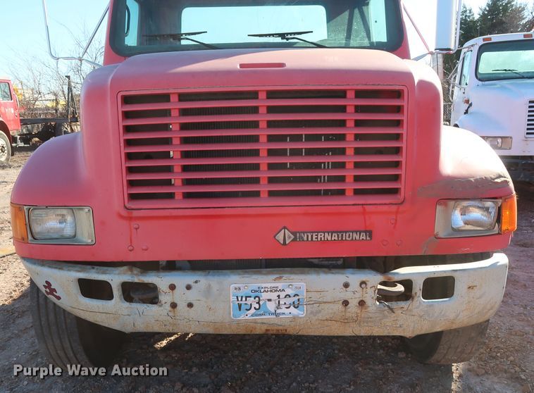 image for item GD9920 1996 International 4700 truck cab and chassis
