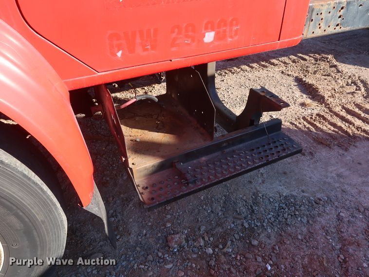 image for item GD9920 1996 International 4700 truck cab and chassis