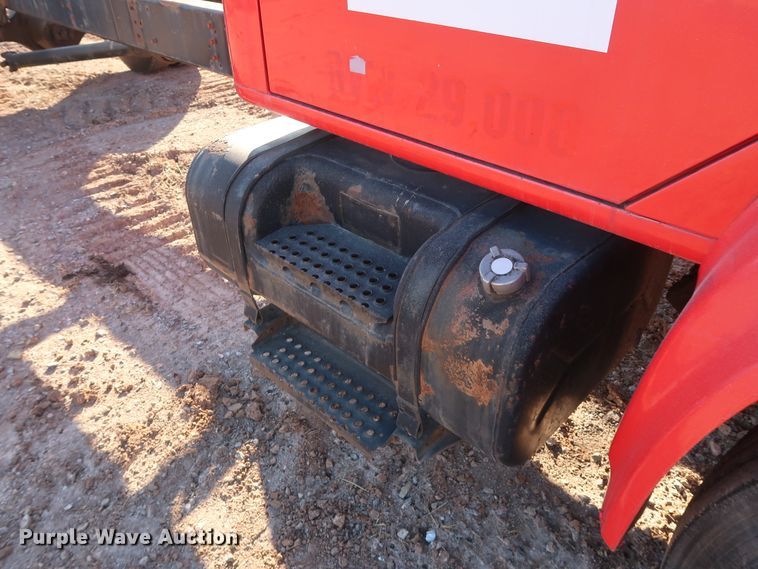 image for item GD9920 1996 International 4700 truck cab and chassis