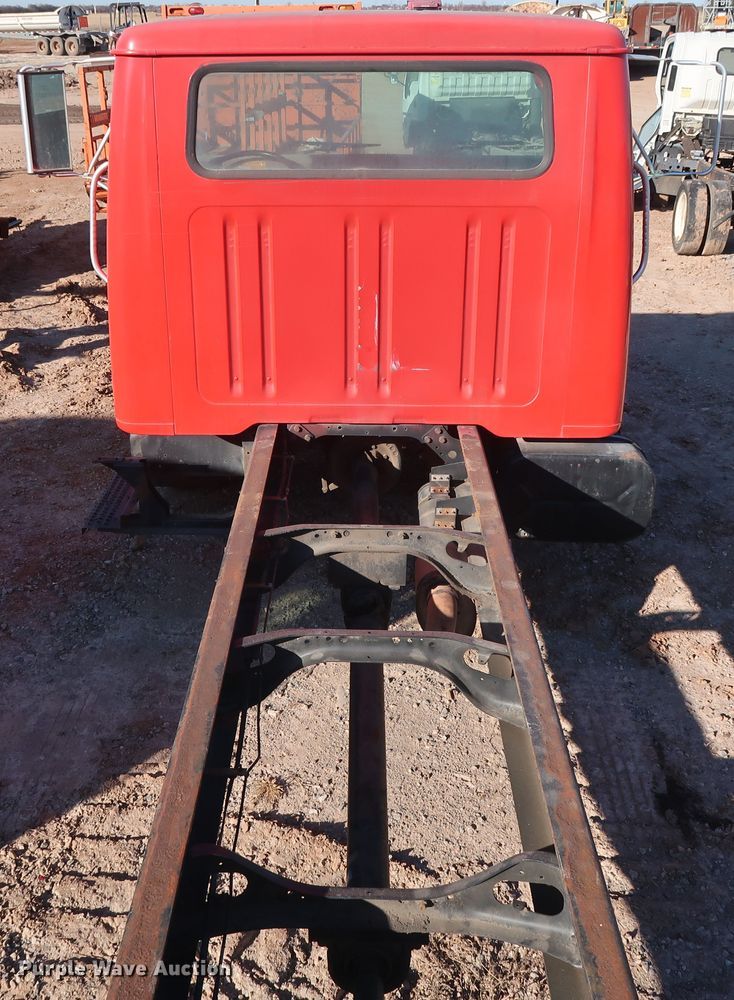 image for item GD9920 1996 International 4700 truck cab and chassis