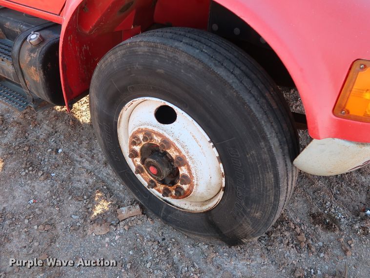 image for item GD9920 1996 International 4700 truck cab and chassis