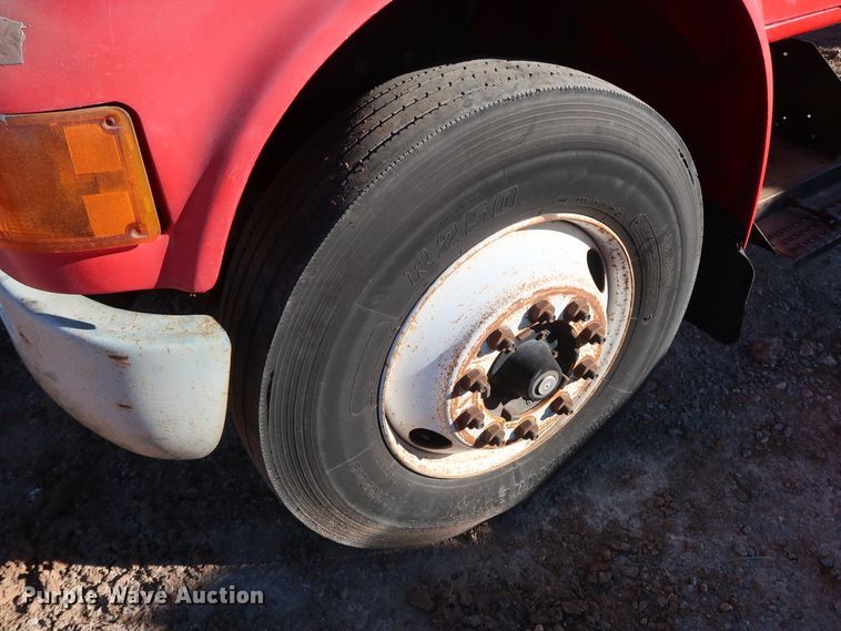 image for item GD9920 1996 International 4700 truck cab and chassis